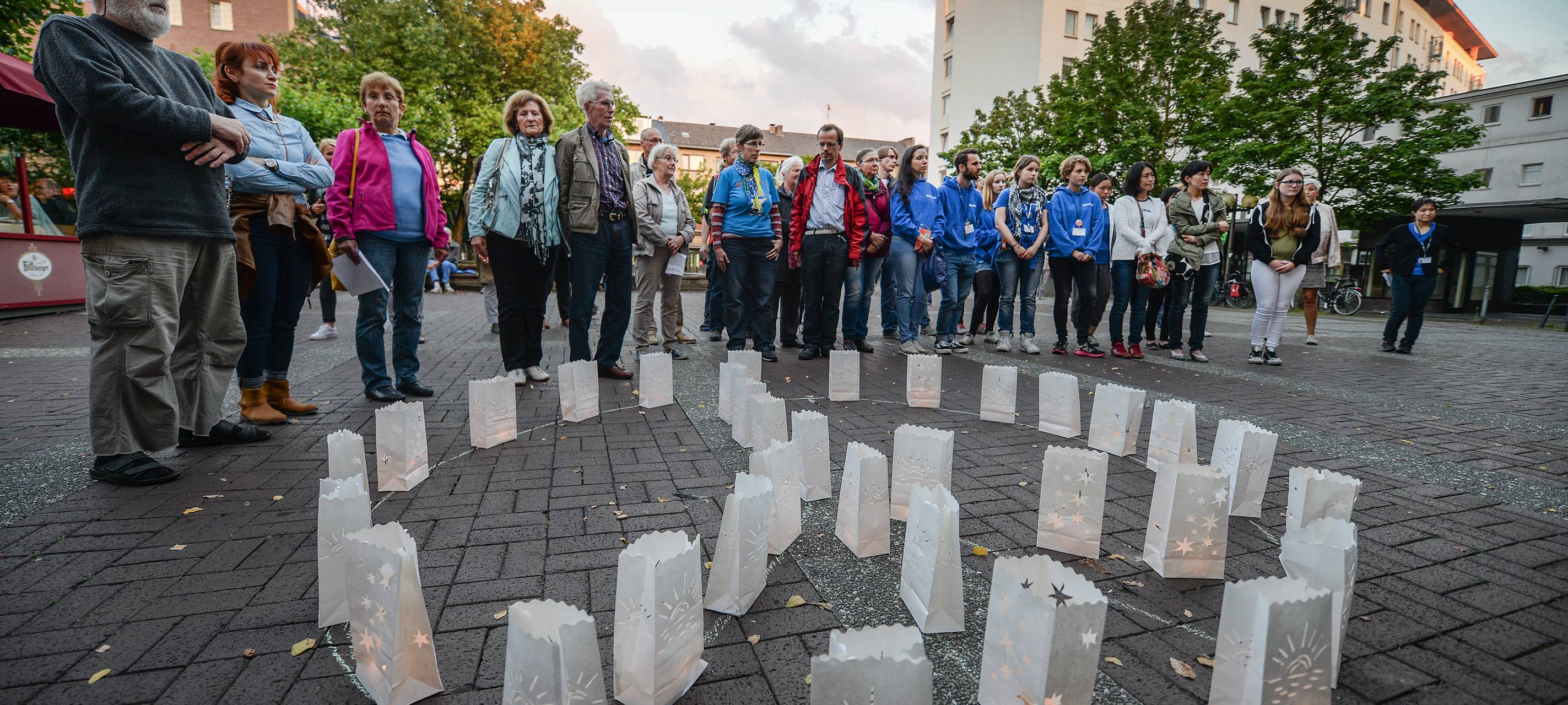 Friedensinitiative gedenkt in der Innenstadt