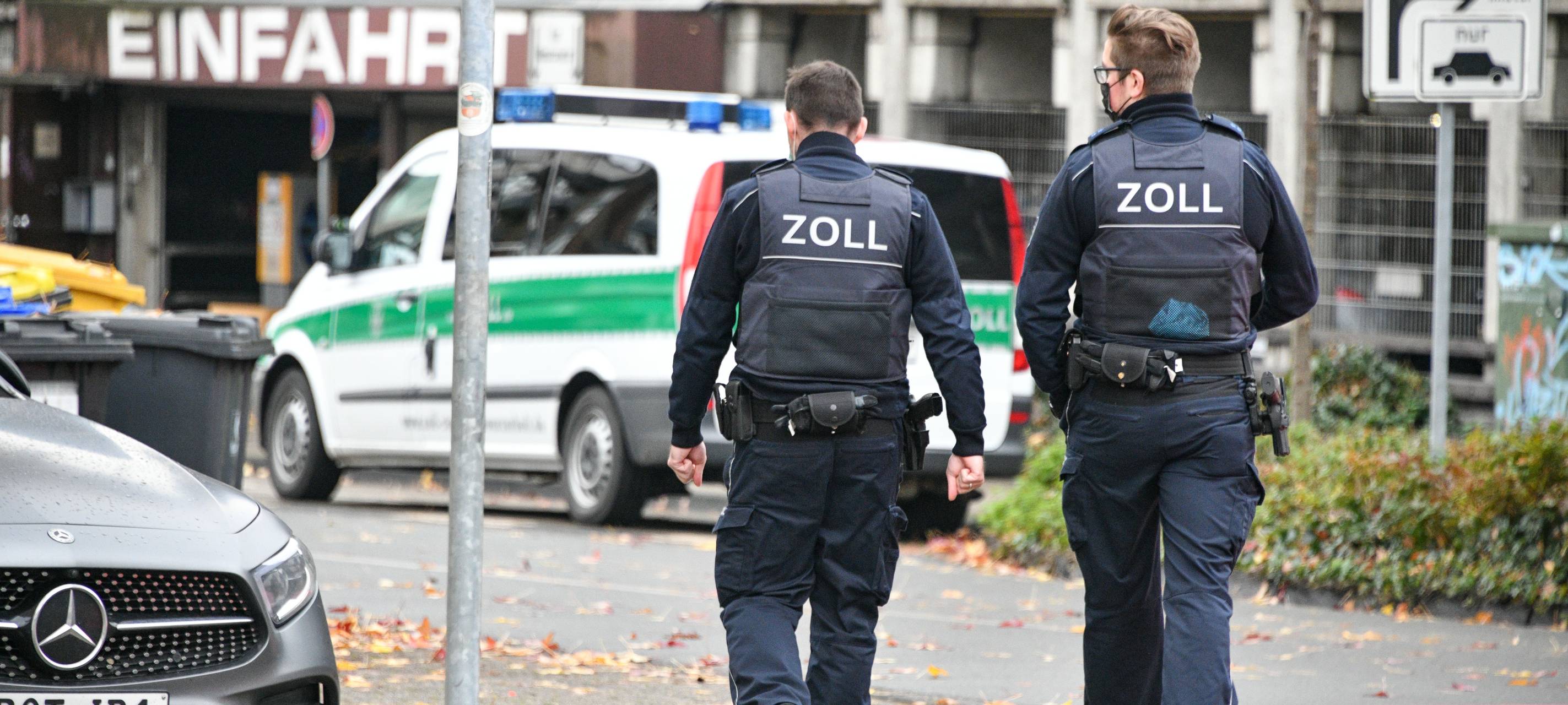 Zoll-Fahnder finden viele Verstöße bei Großkontrolle