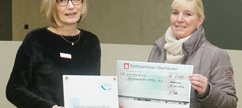 Sparkasse spendet Preisgeld an Tafel