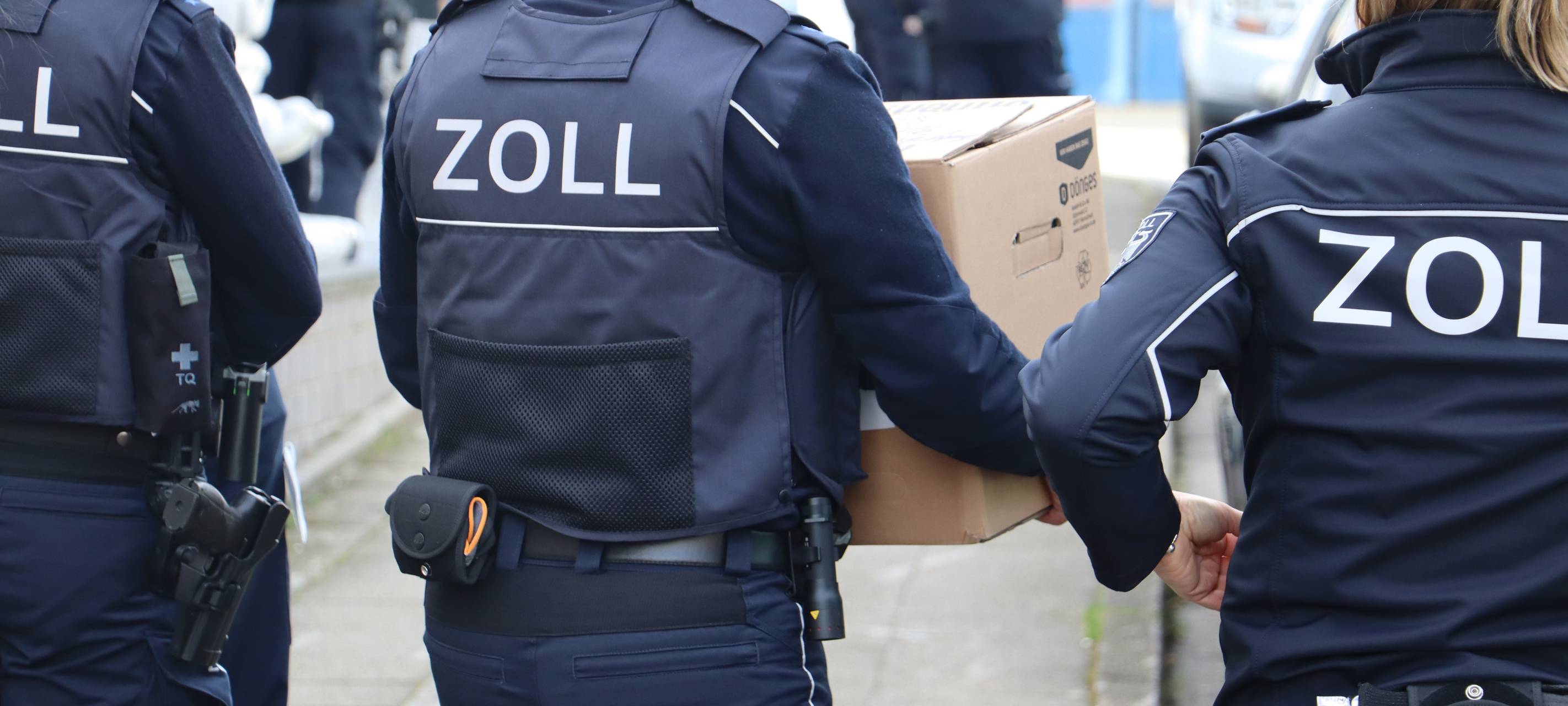 Zollfahnder finden 180.000 Euro Bargeld