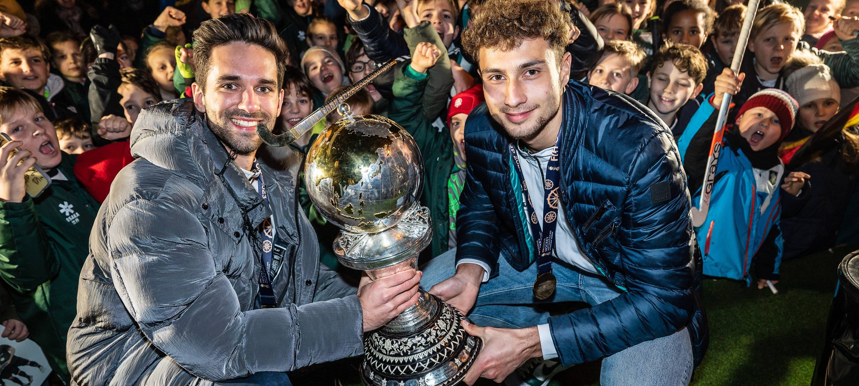 Hockey-Trikot für guten Zweck versteigert