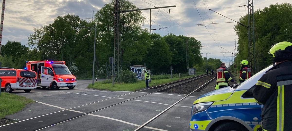 Mann von Güterzug erfasst