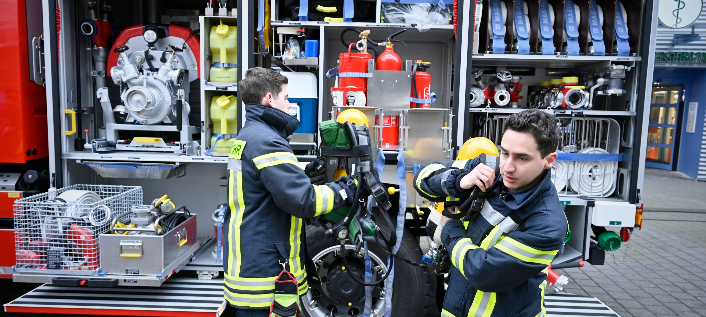 Vollgelaufene Keller und umgeknickte Bäume