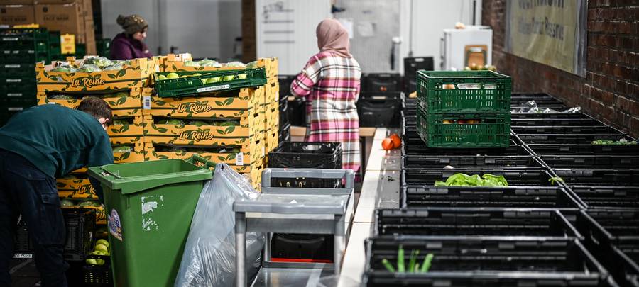Tafel auf der Suche nach Obst und Gemüse