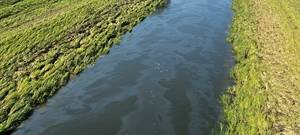 Verschmutzung: Ölsperren auf Emscher werden instandgesetzt