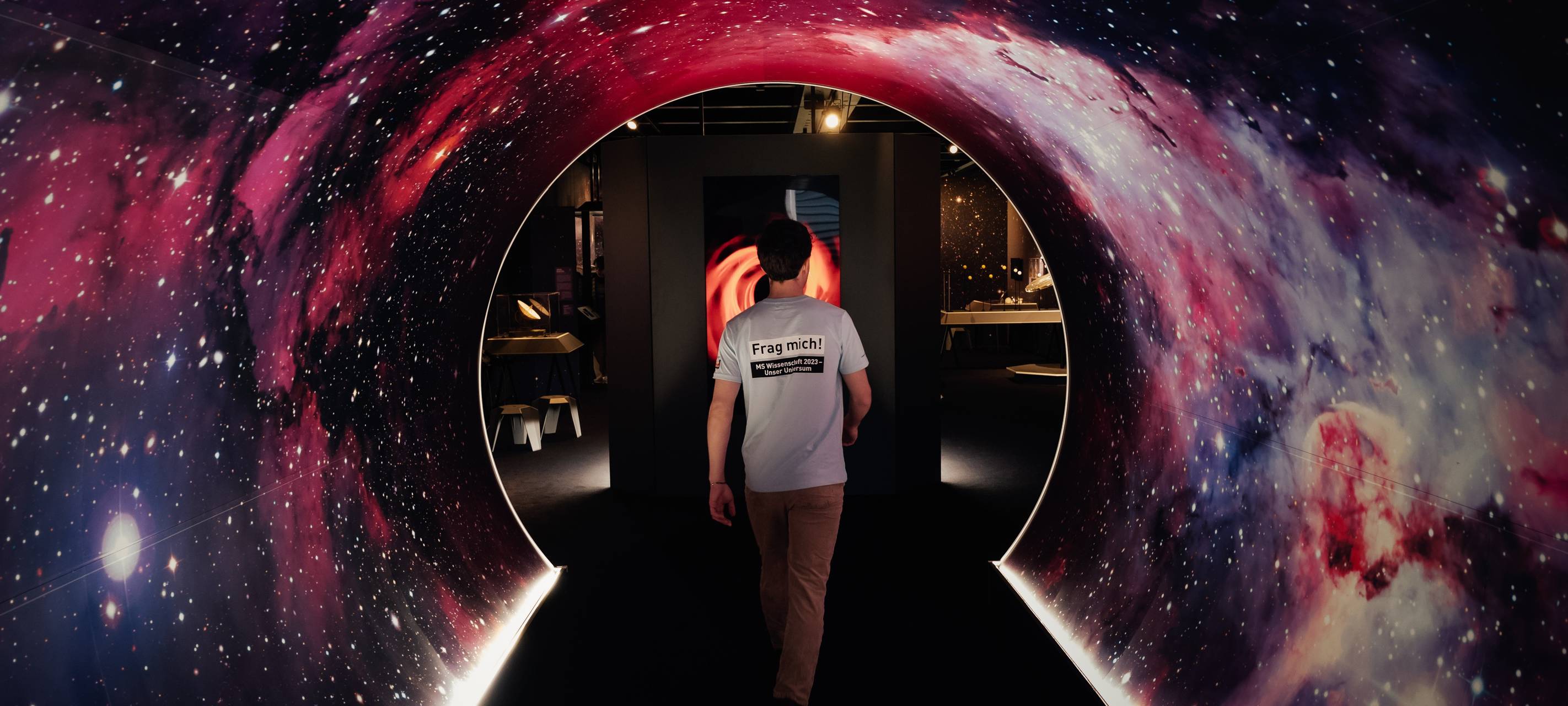 Schwimmendes Science Center wieder am Kaisergarten