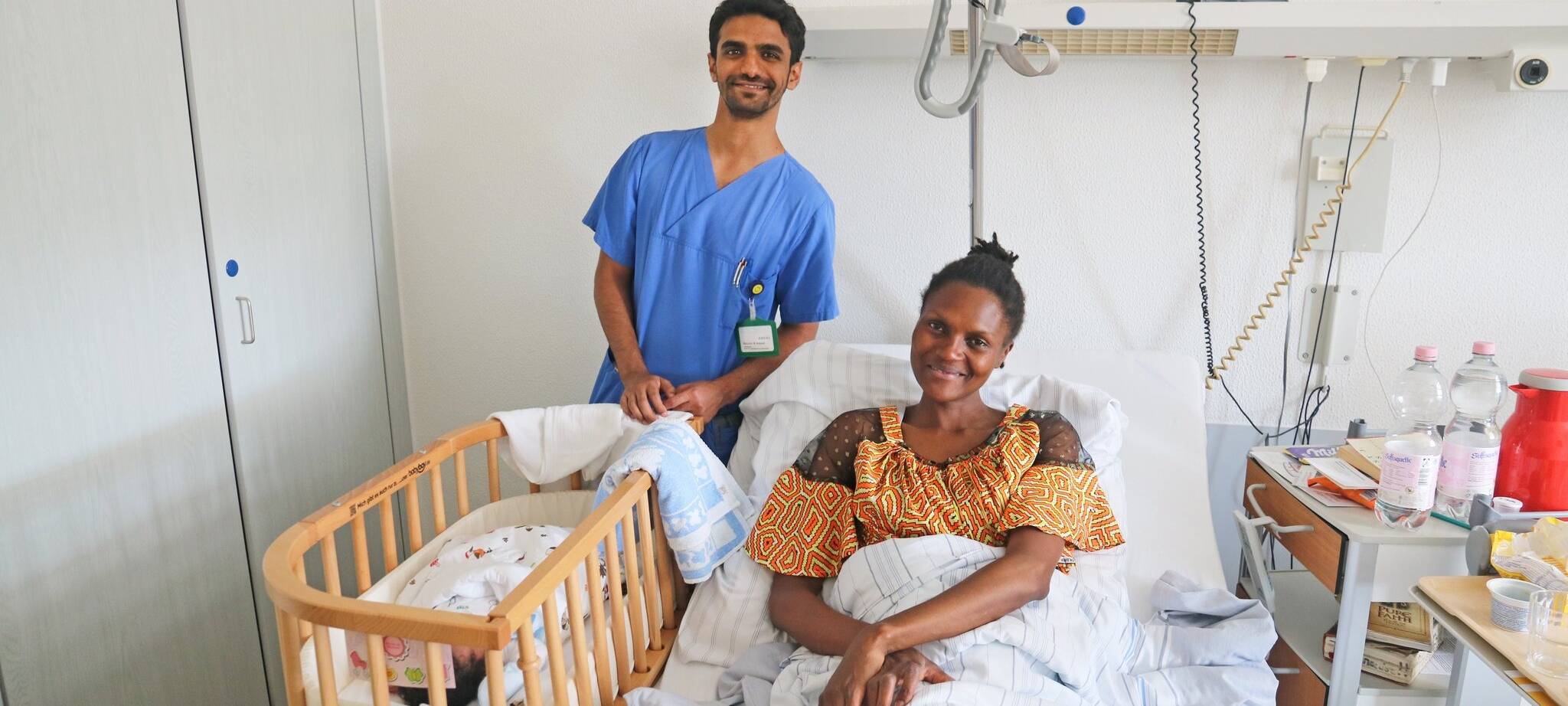 Fast geschafft: Geburt im Auto vor Klinik