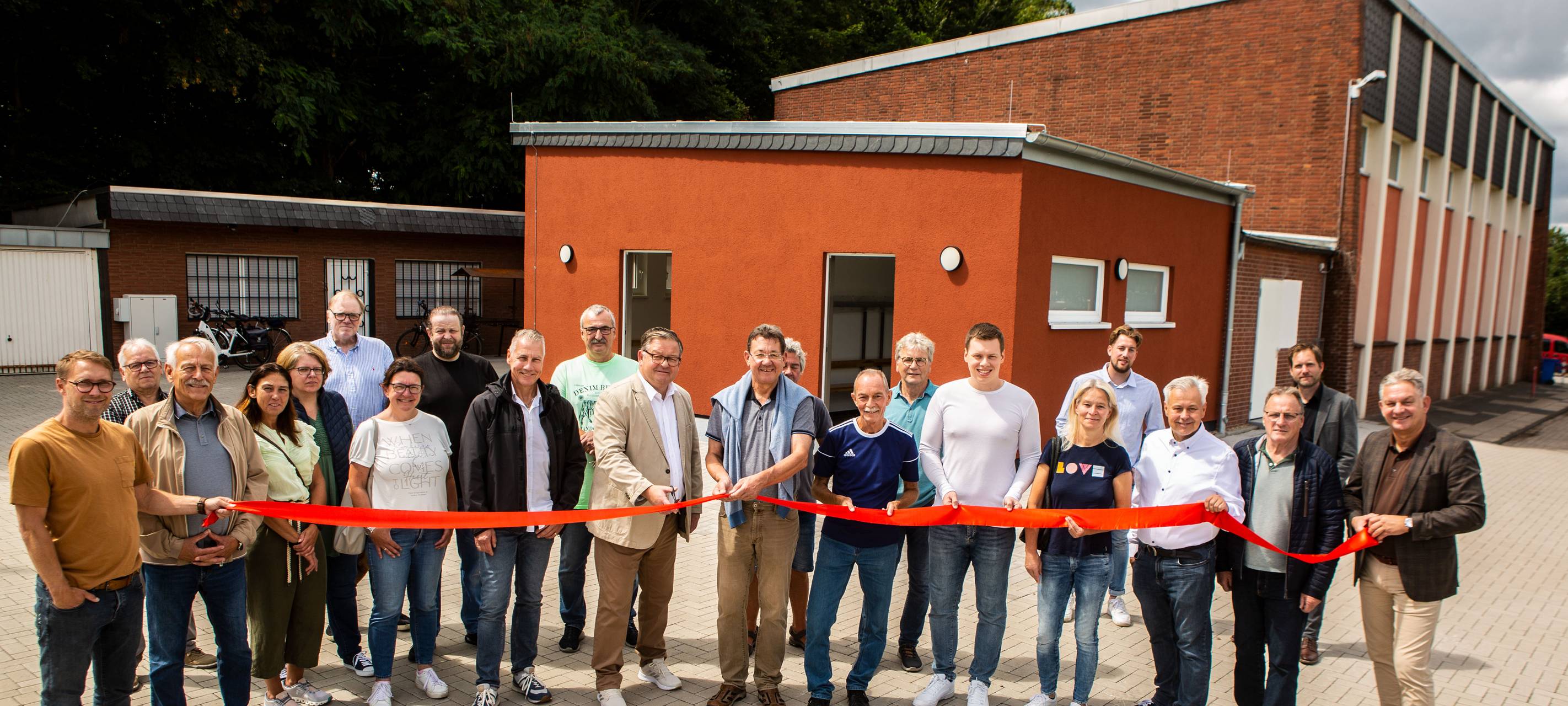 Neue und zusätzliche Duschen und Umkleiden