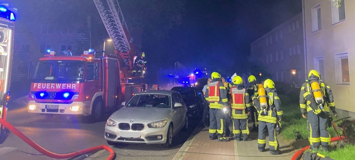 Feuerwehr löscht Küchenbrand