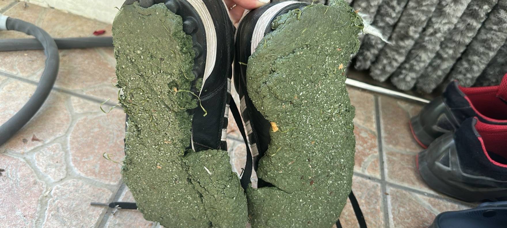 Hitzeschäden auf Kunstrasenplätzen