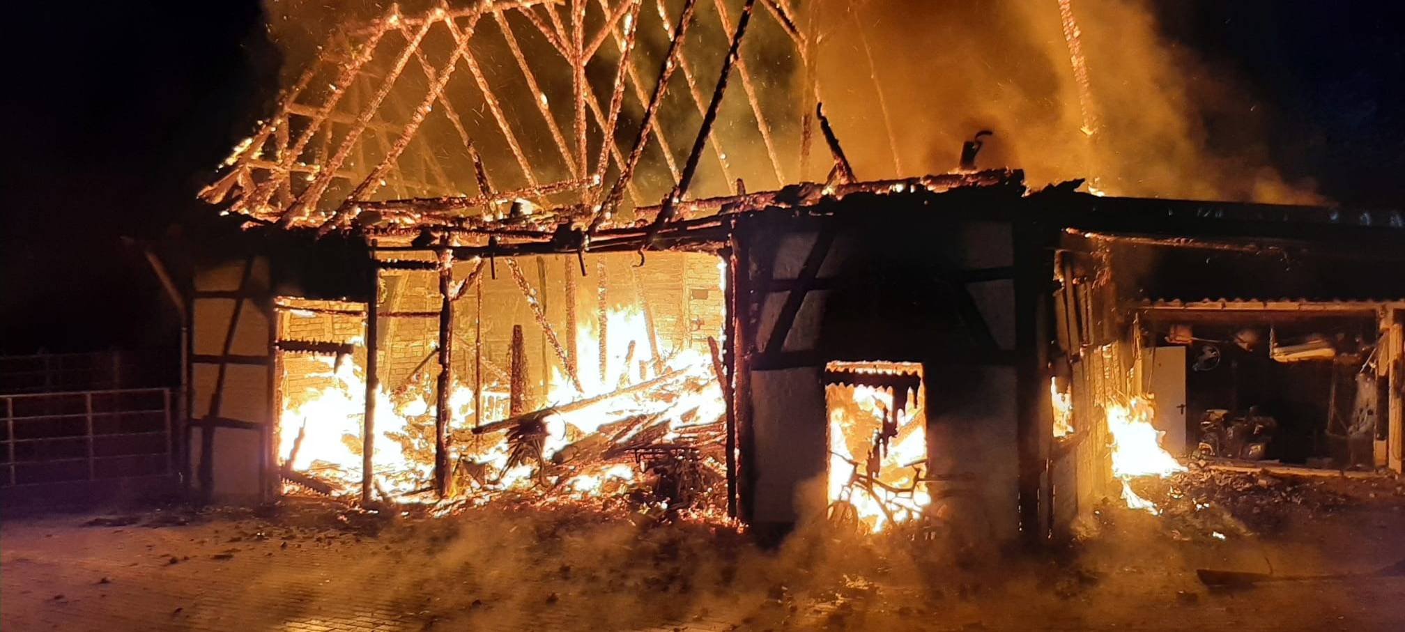 Scheune in Essen brennt komplett nieder