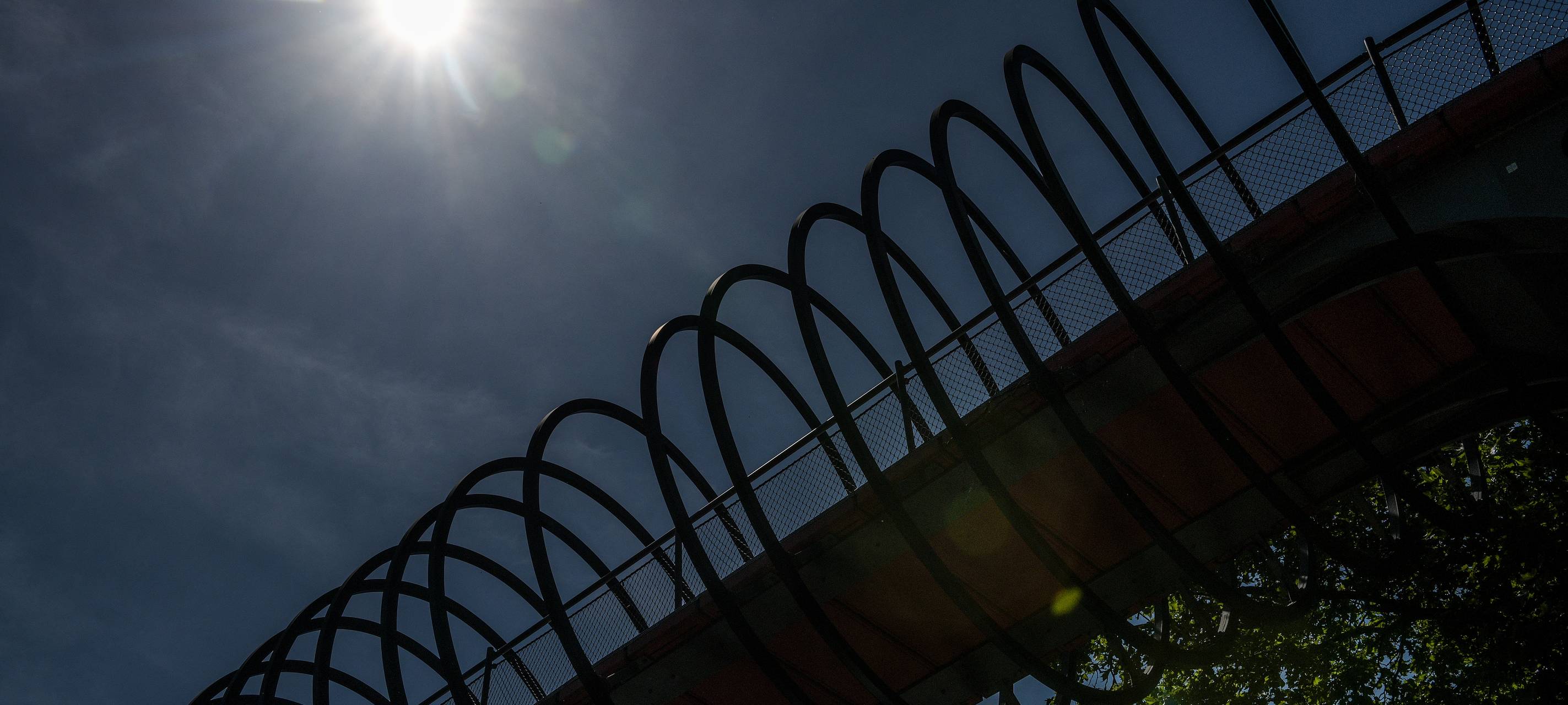 Stadt lässt Slinky-Brücke reparieren