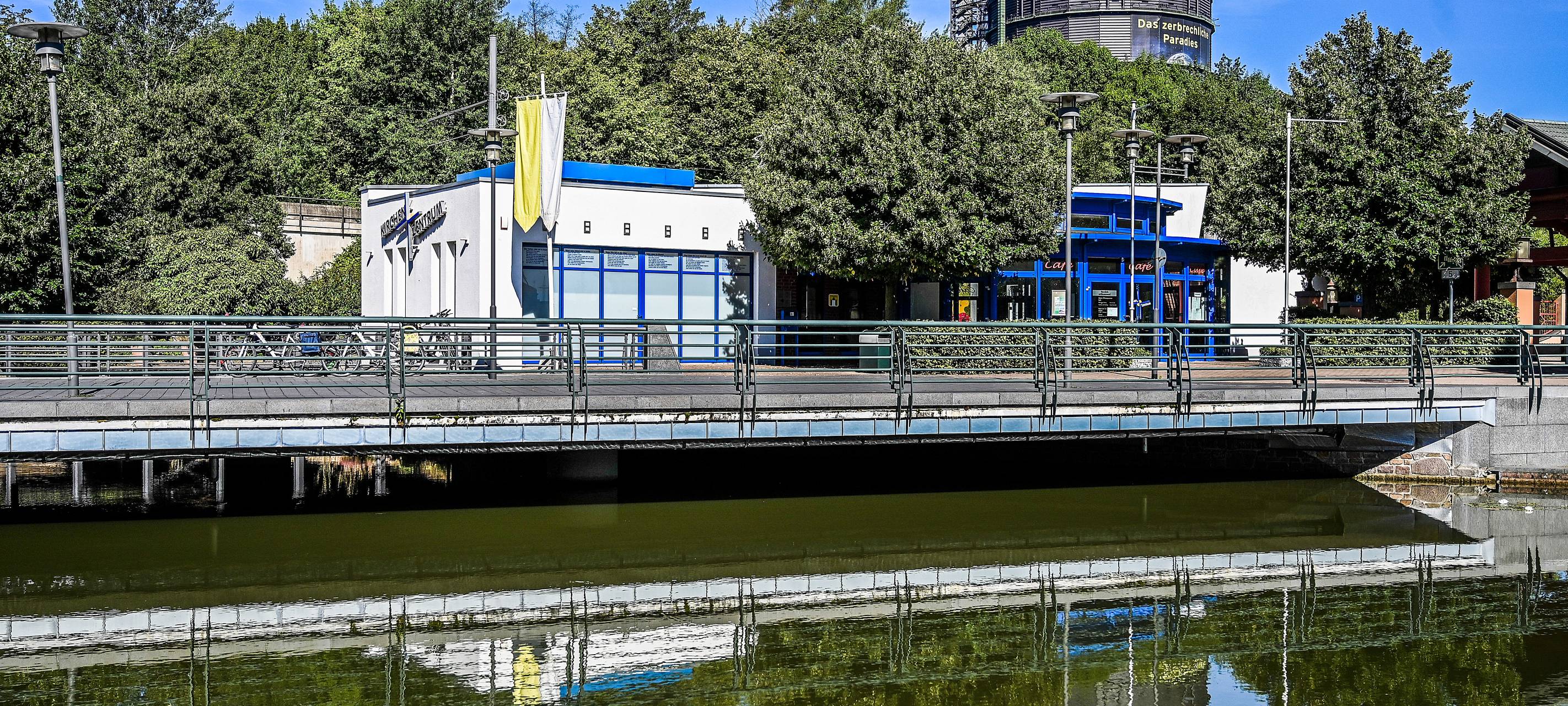 Mary & Joe ziehen ins Kirchenzentrum ein