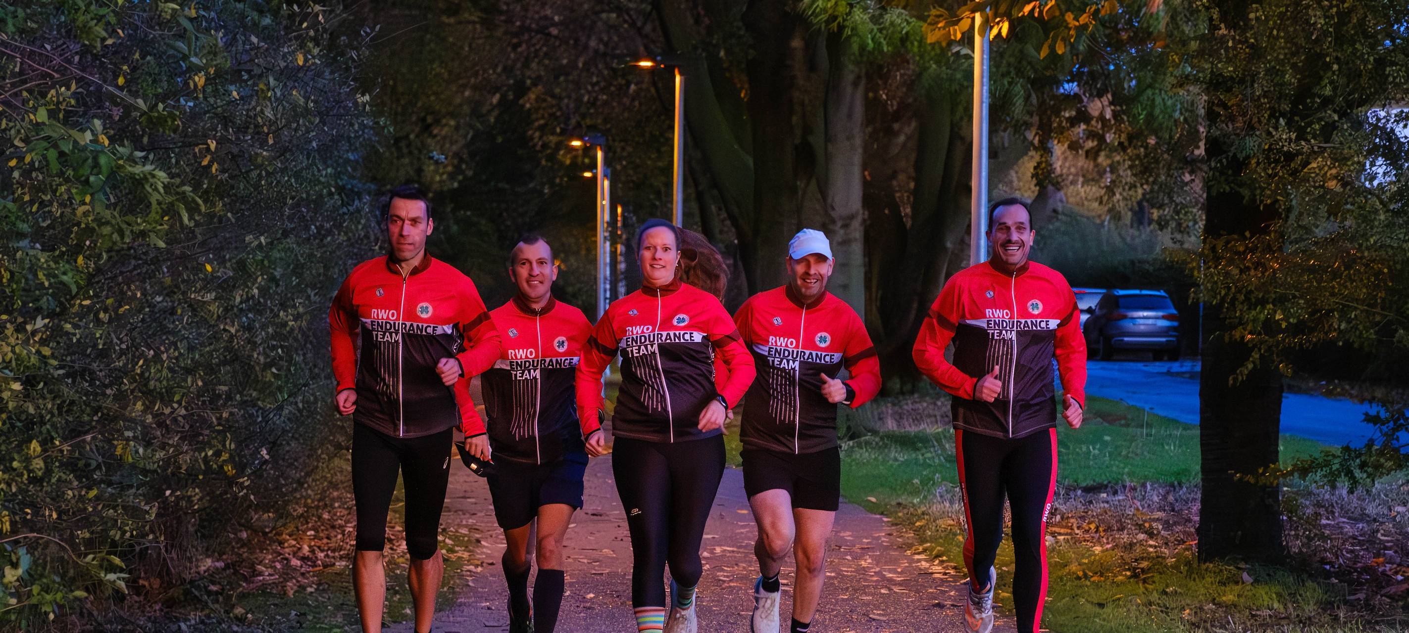 Abends laufen während der dunklen Jahreszeit