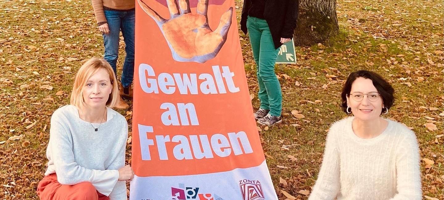 Oberhausen zeigt Flagge gegen Gewalt an Frauen
