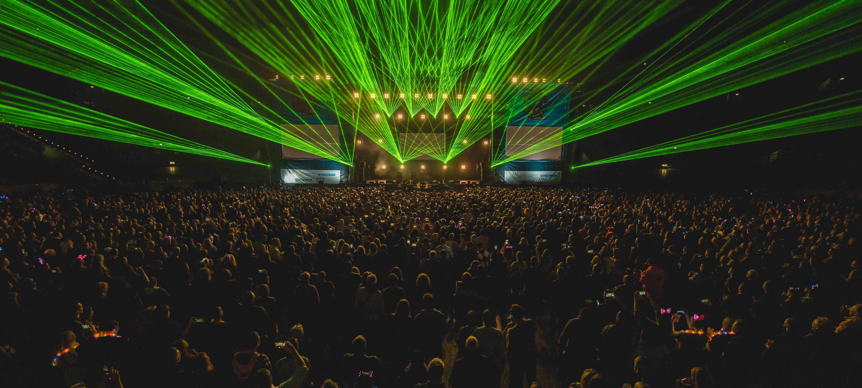 Weltrekordversuch: Größte 80er-Party der Welt auf Schalke