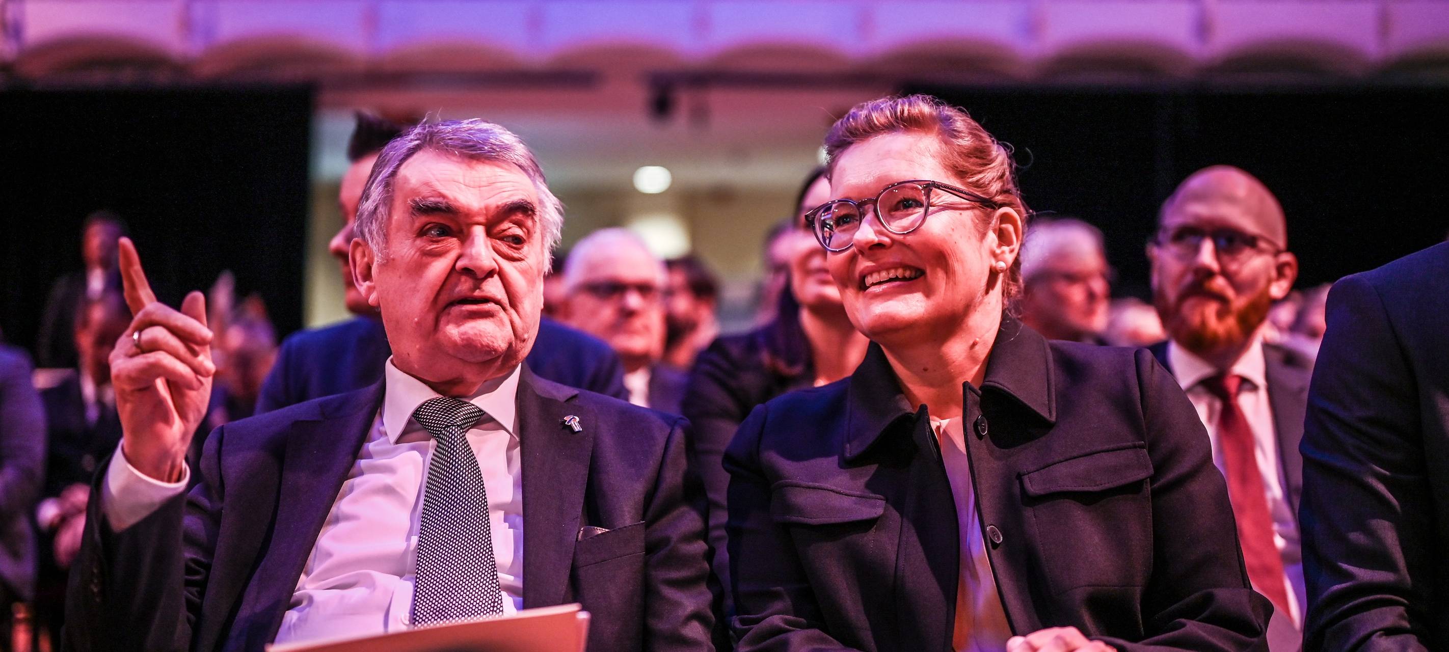 Neue Polizeipräsidentin mit erster Mammutaufgabe