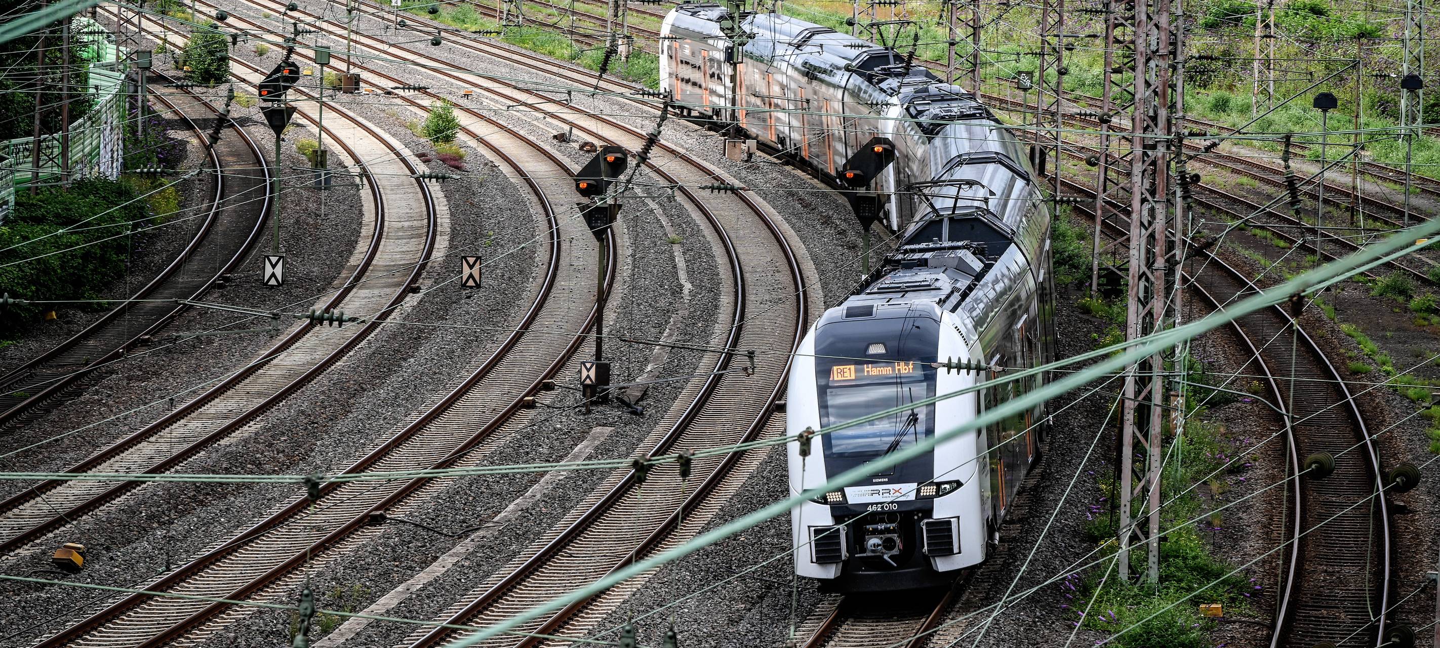 Zwischenfall: Regionalexpress fährt mit offener Tür