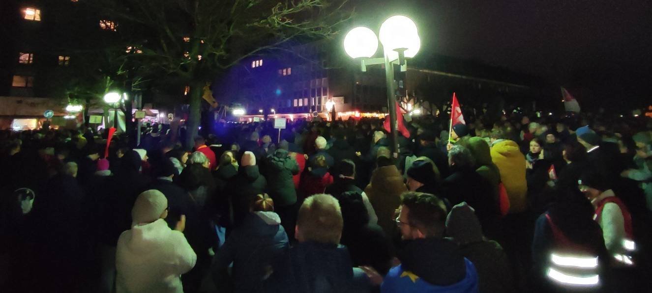 5000 demonstrieren gegen Rechtsextremismus