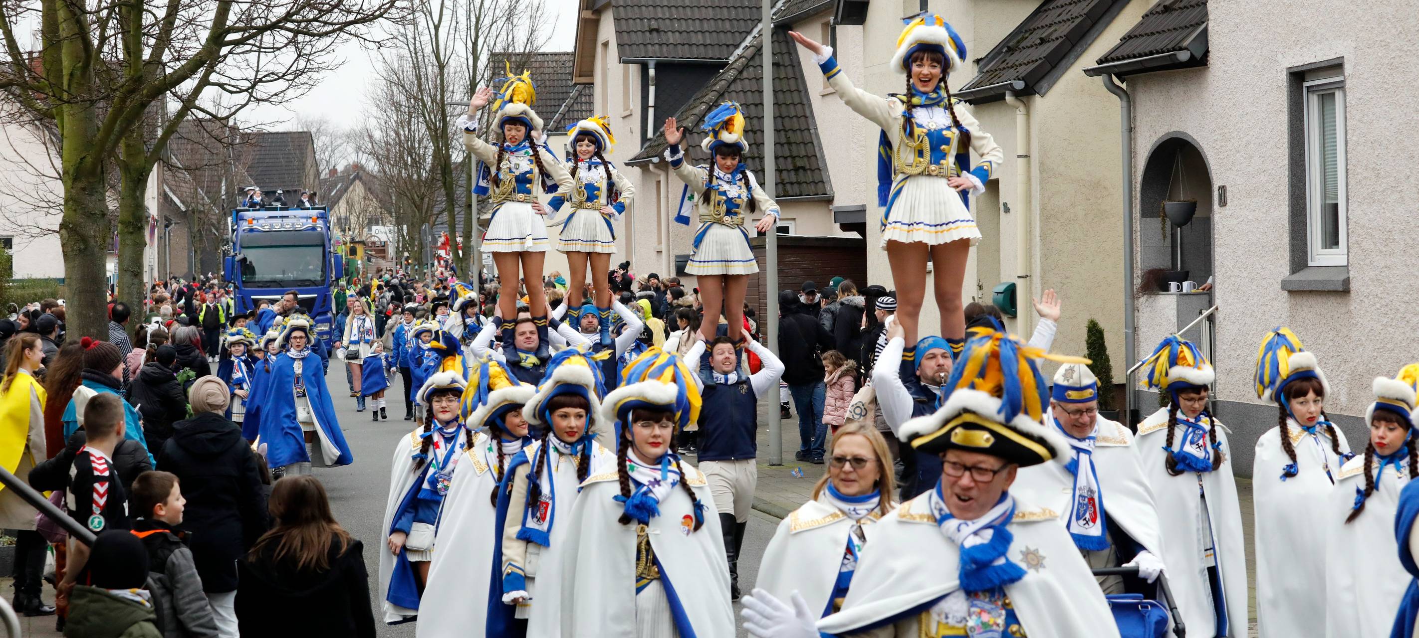 Oberhausen: Zwei Umzüge an Rosenmontag