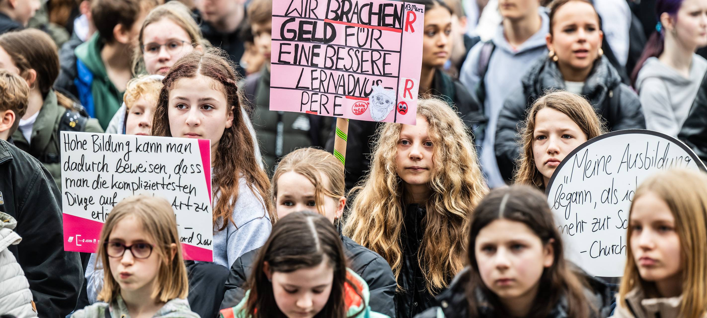 Schüler protestieren für bessere Lernbedingungen