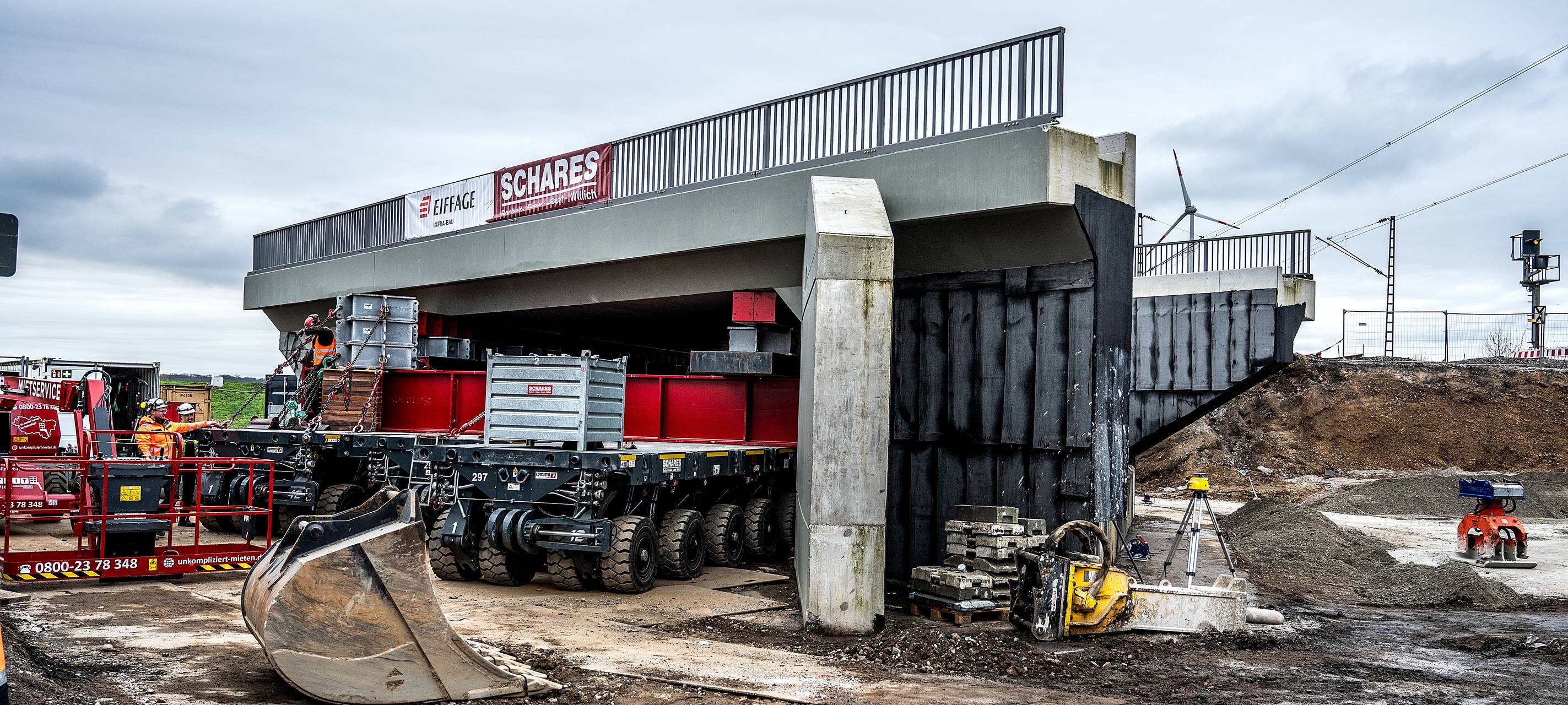 Einschub von 1.000-Tonnen-Brücke in Alstaden