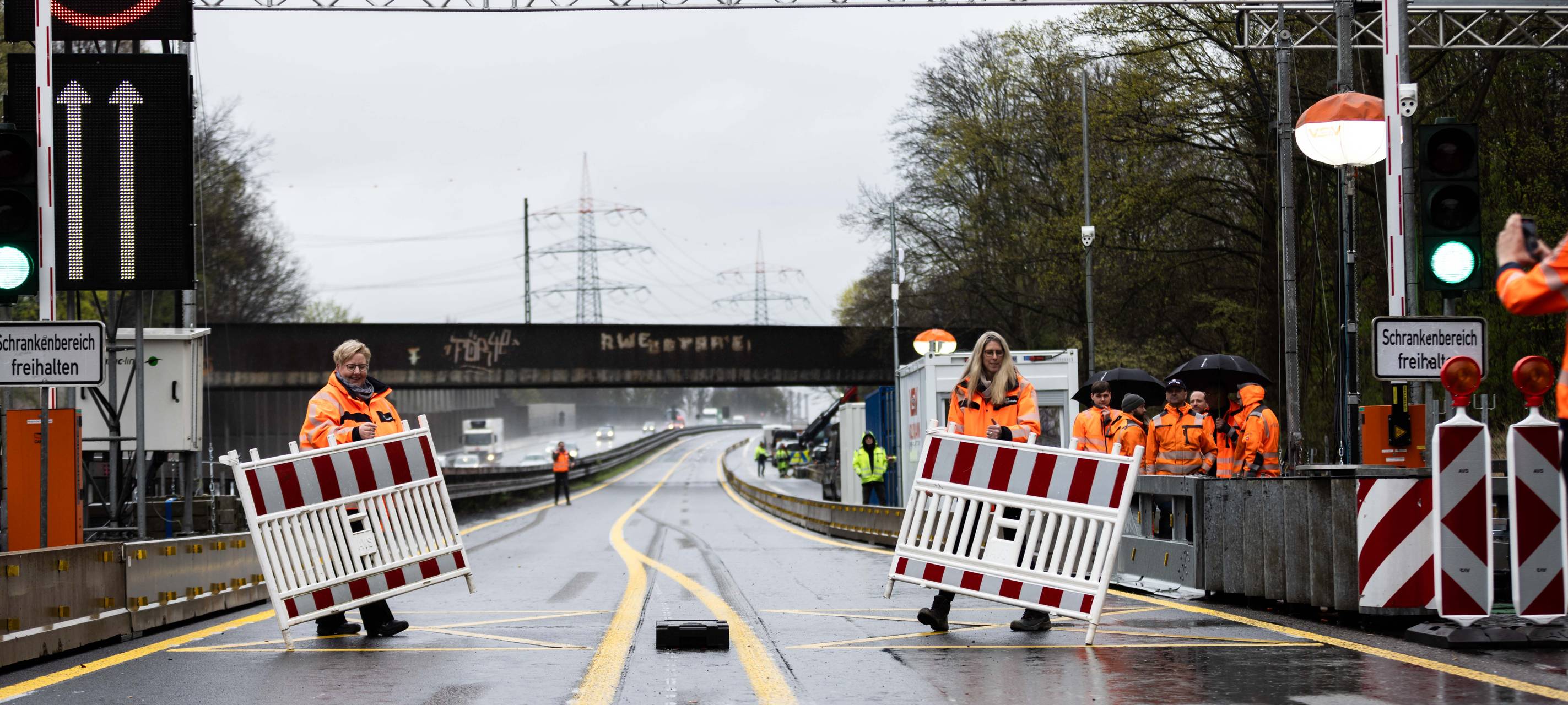 A42-Brücke bei Bottrop: Viele LKW sind zu schwer und müssen abgeleitet werden