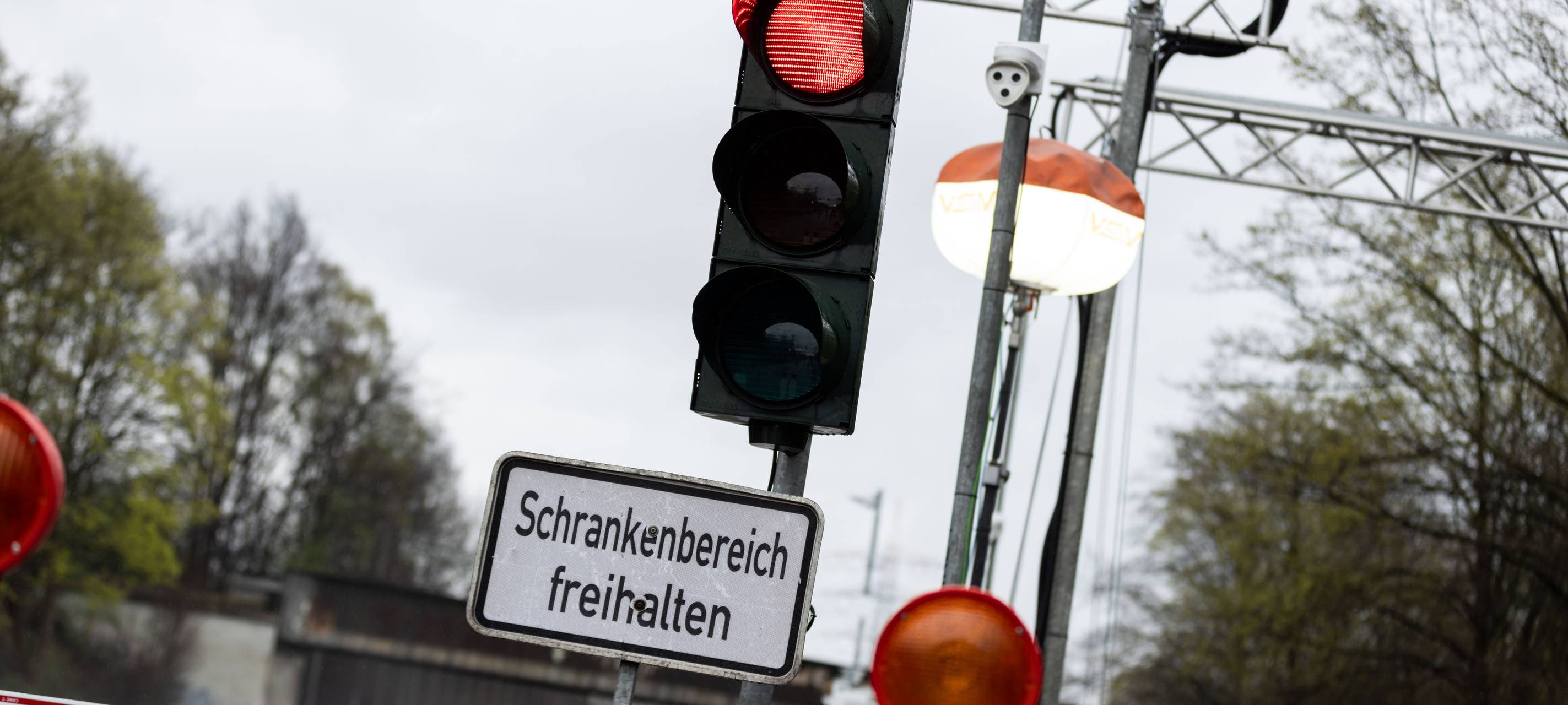 LKW-Fahrverbot auf A42: Weiterhin viele Verstöße