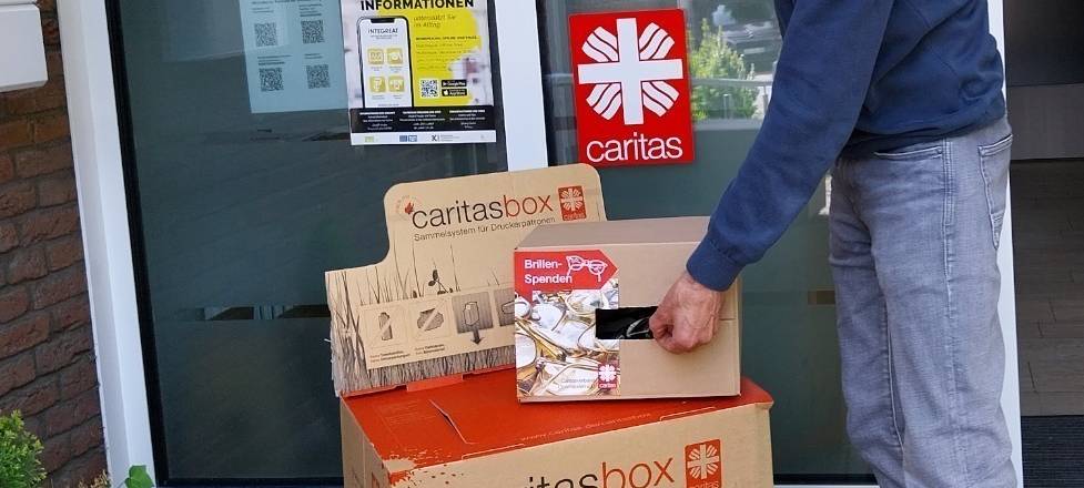 Caritas: Alte Brillen und Smartphones helfen