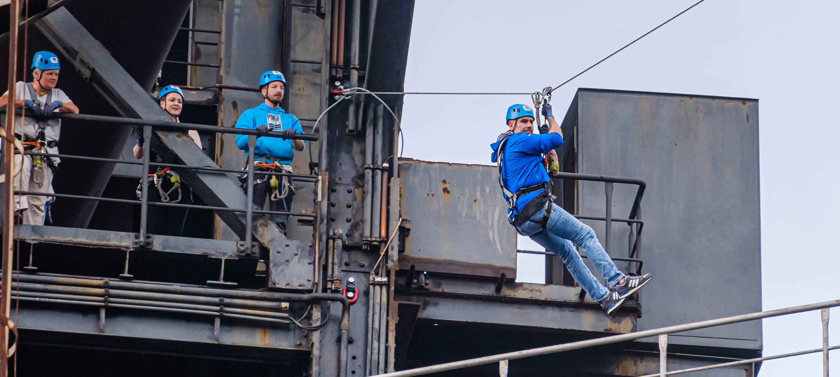 "Zipline"-Action im Duisburger Landschaftspark