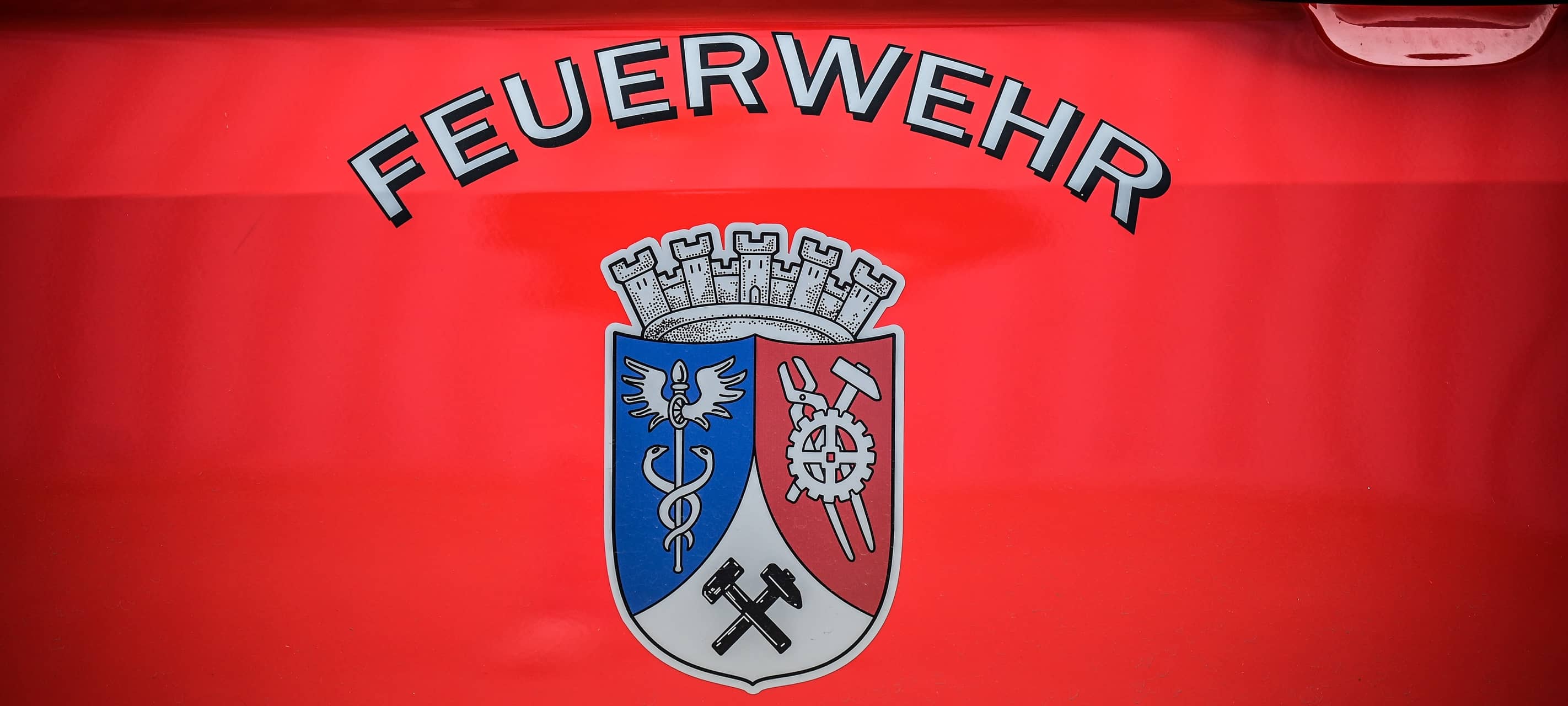Oberhausen: Person unter Gabelstapler eingeklemmt