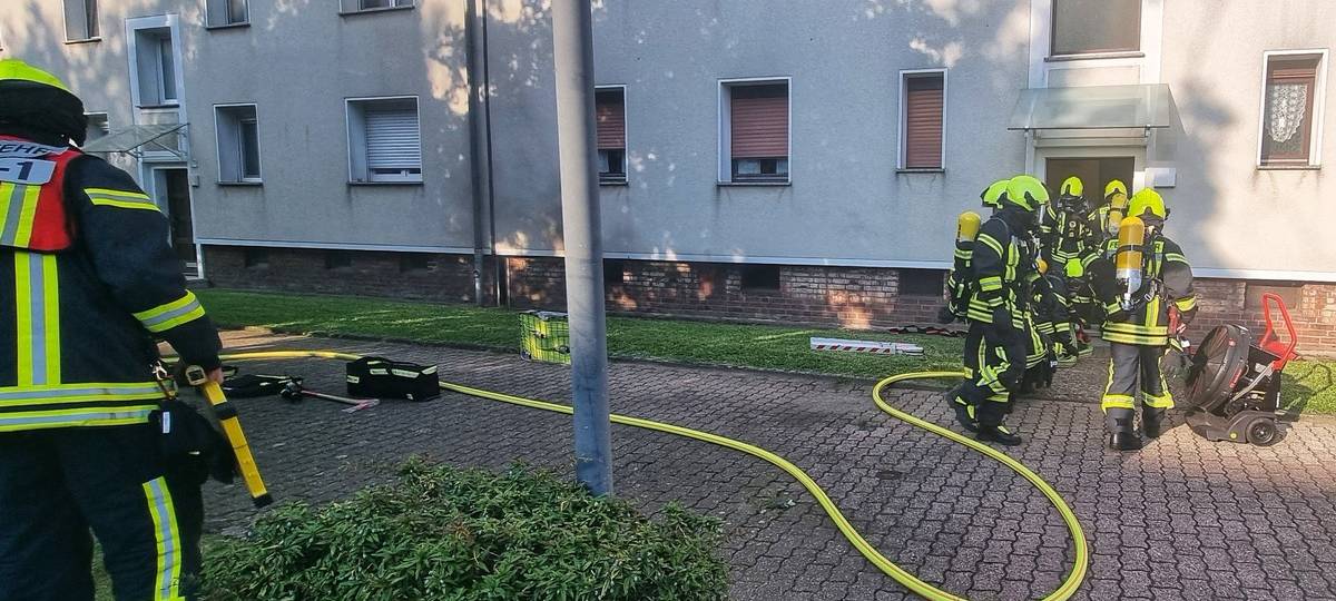 Feuerwehr löscht brennenden Keller
