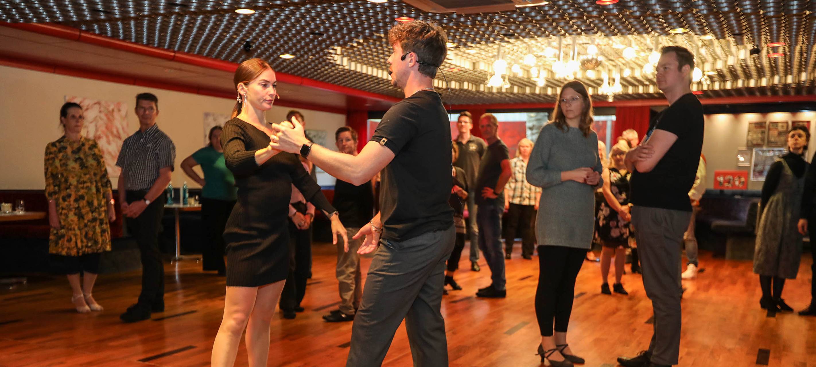 Gebühren: Tanzschulen fürchten unbezahlbare Kosten