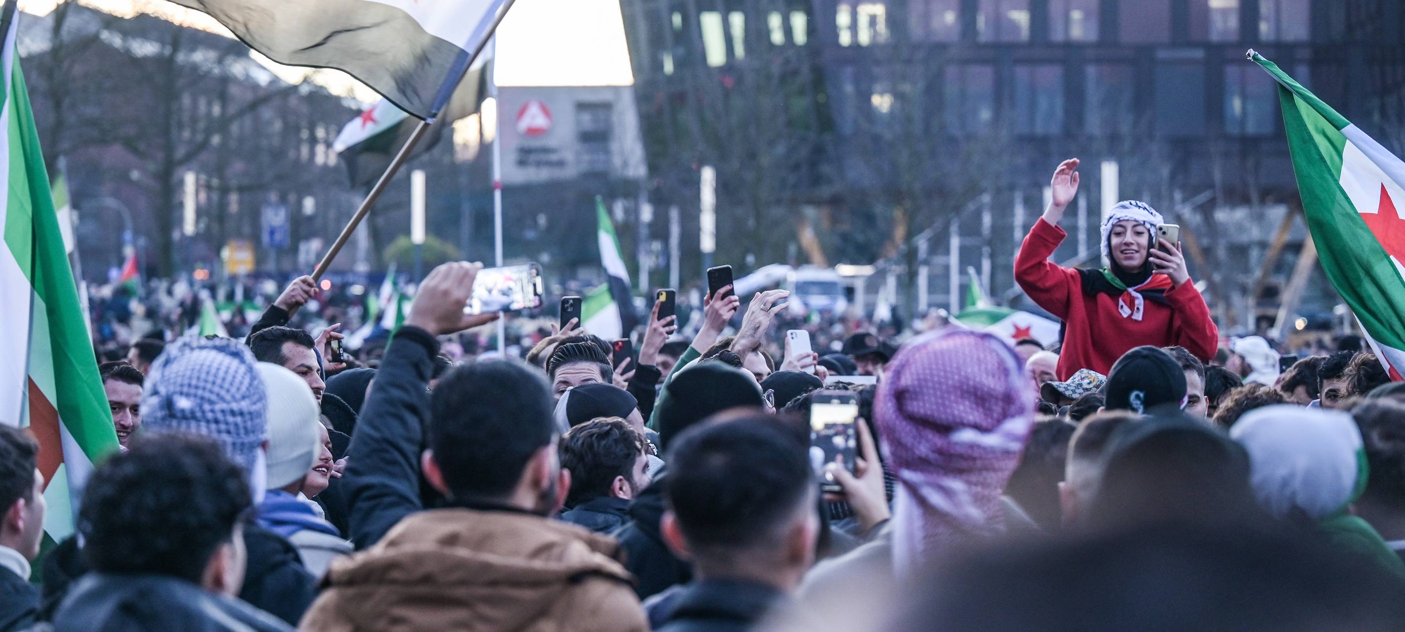 Assad-Sturz zieht Tausende auf die Straßen