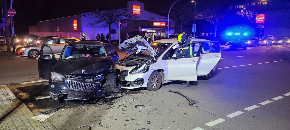 Sechs Menschen bei Unfall verletzt