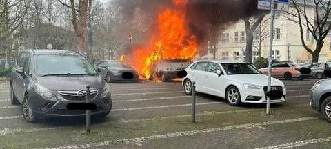 Wohnmobil in Vollbrand - Vater und Kinder unverletzt