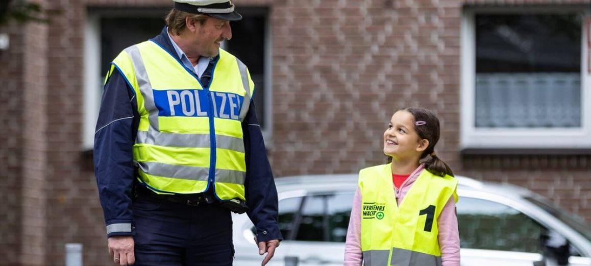 Zweitklässler machen Fußgängerprüfung