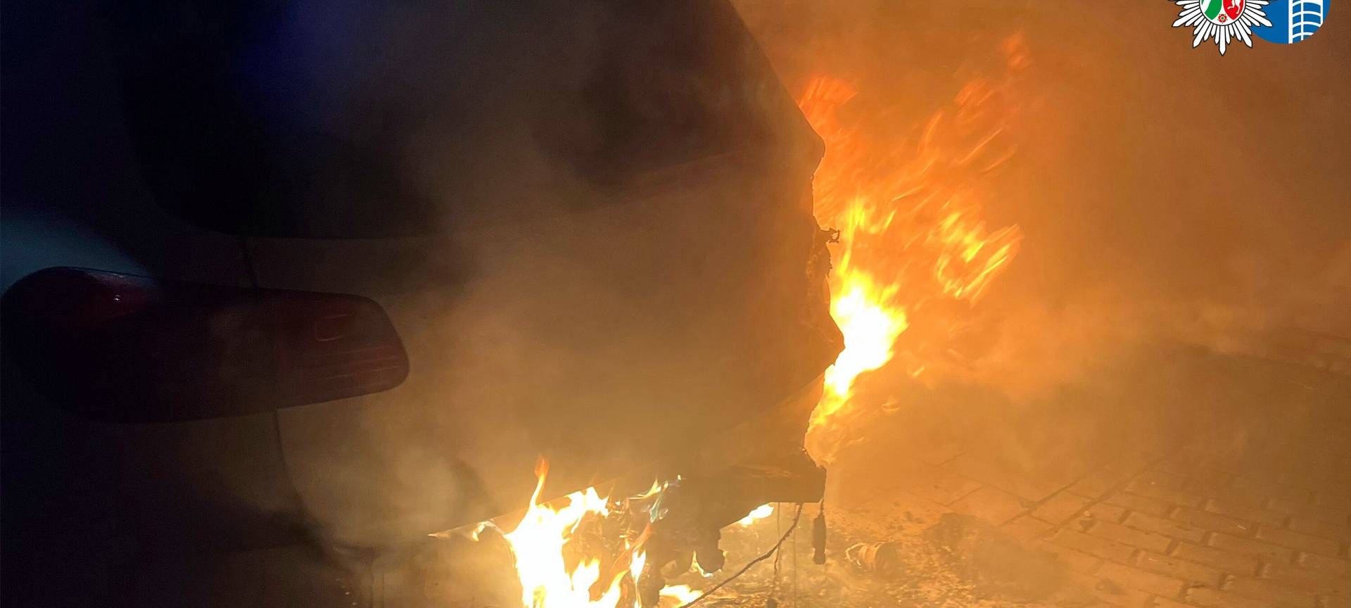 Polizei ermittelt nach Böllerwurf auf Auto