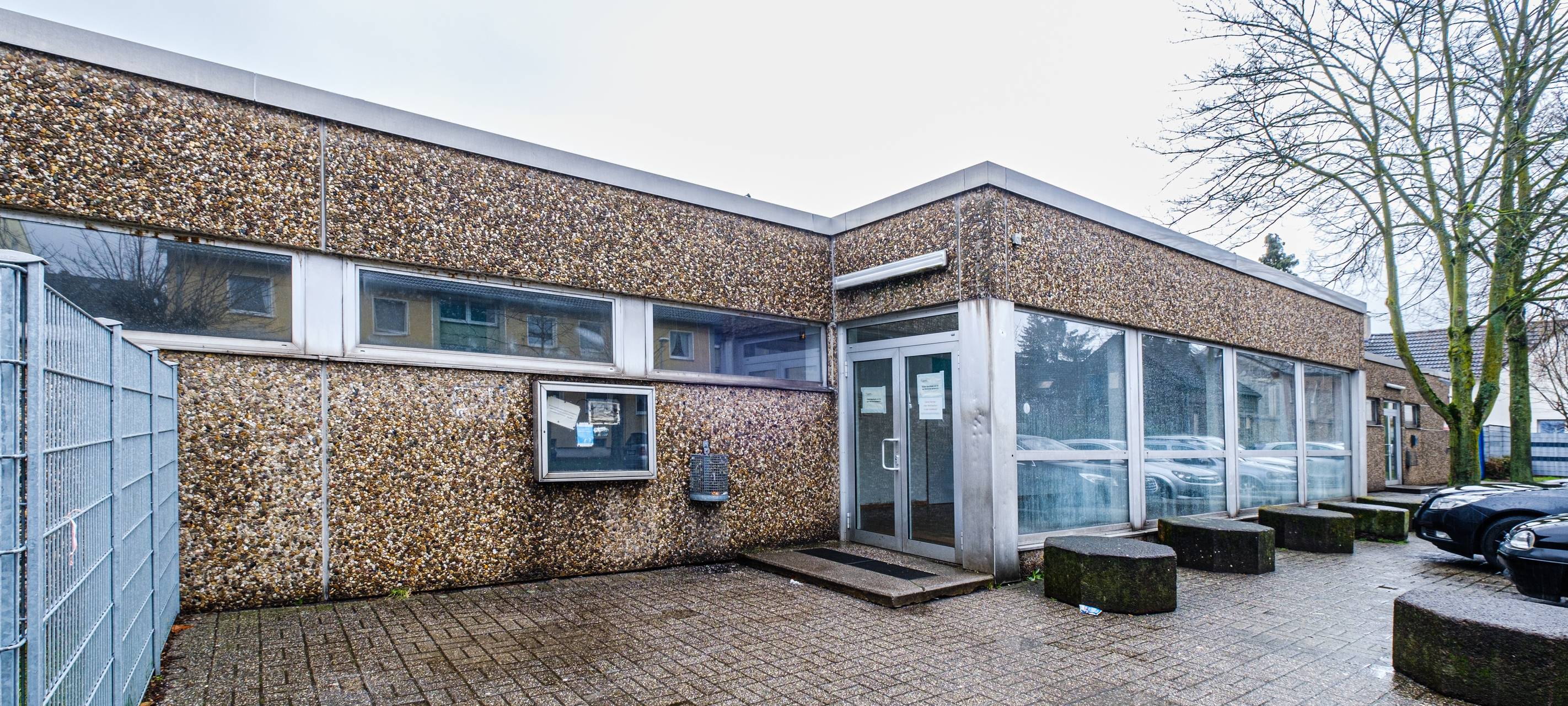 Frauen prügeln sich in Mülheimer Sporthalle