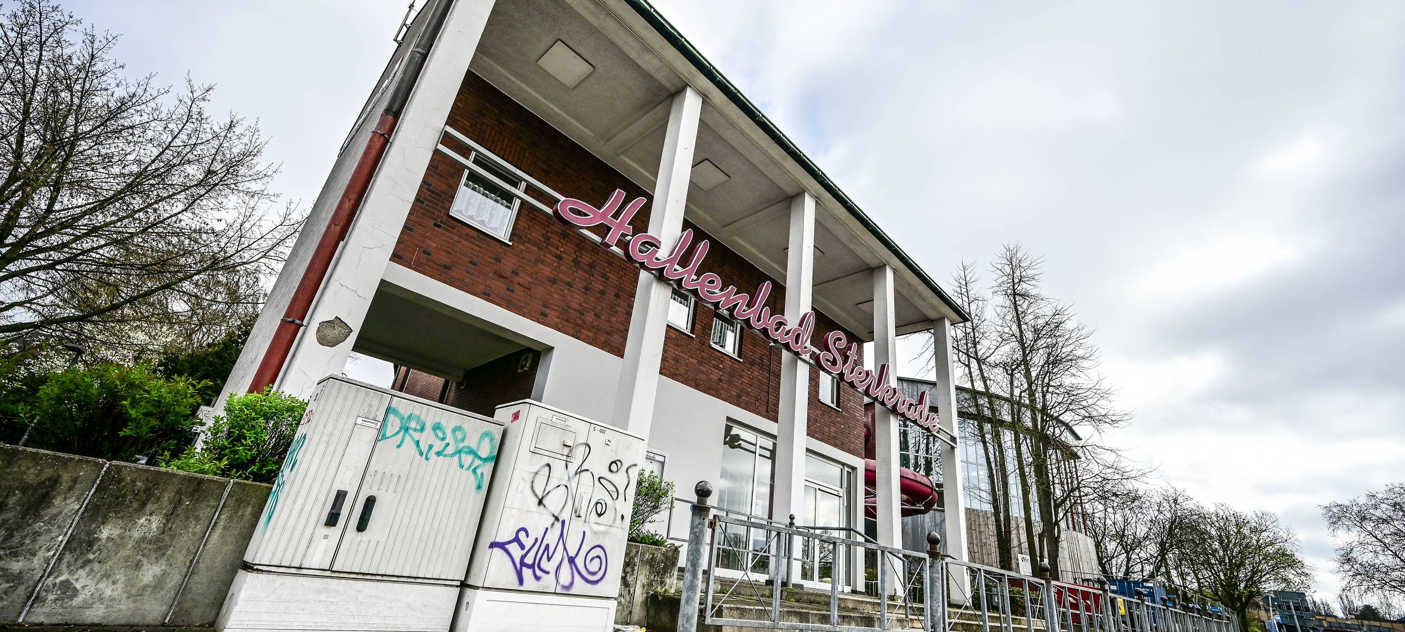 Wasser marsch: Becken im Hallenbad wird befüllt