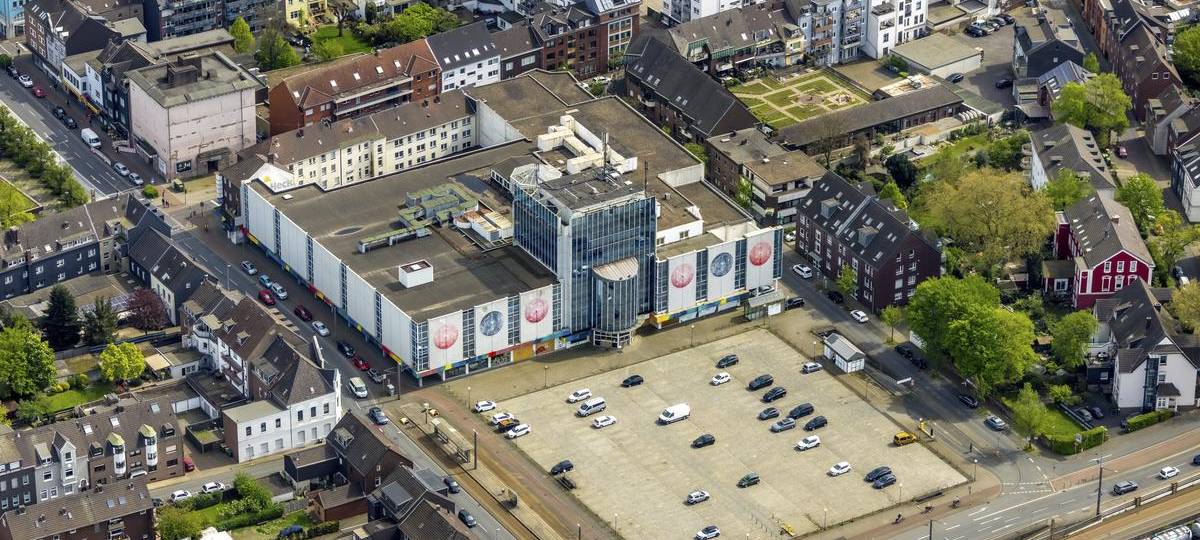 Unklarheit um Parkplatz am alten Finke-Möbelhaus in Sterkrade