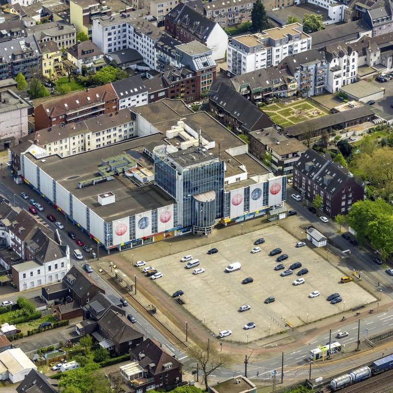 Unklarheit um Parkplatz am alten Finke-Möbelhaus in Sterkrade