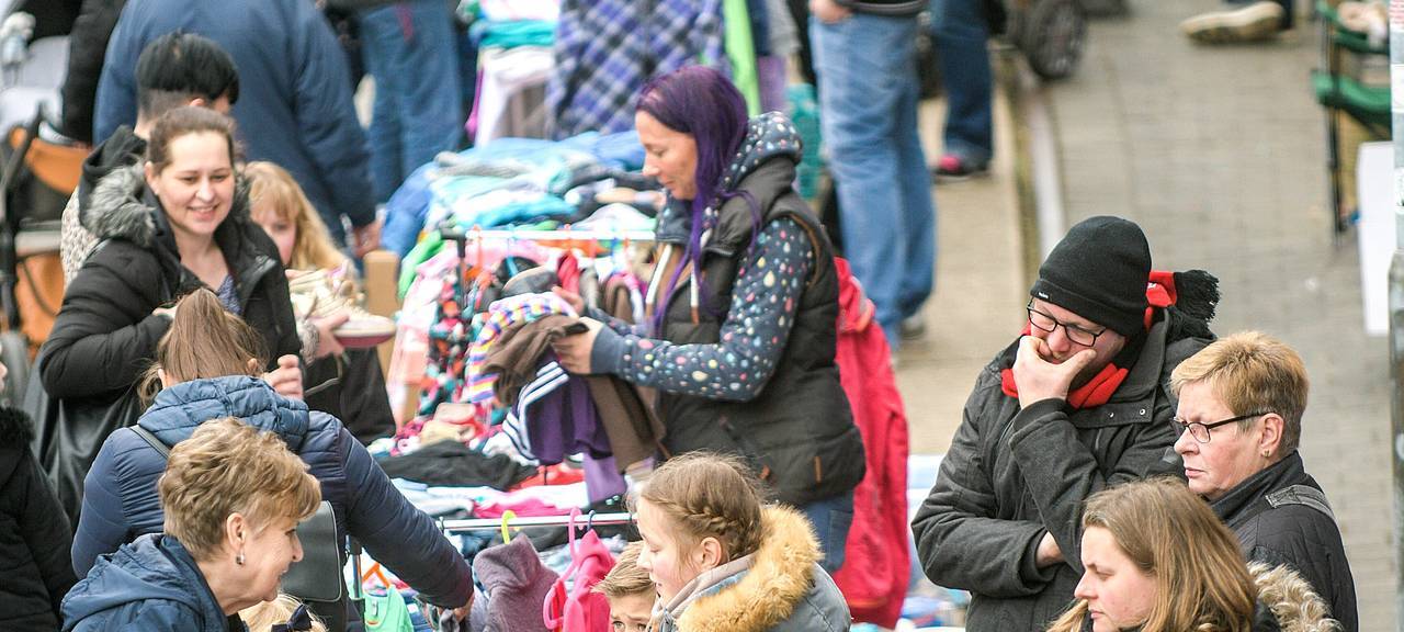Kinderkleidermarkt im Zentrum Altenberg am Sonntag (01.06)