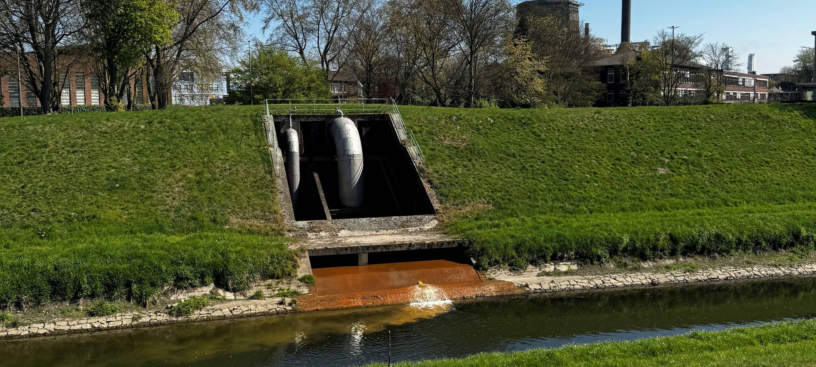 Verfärbung in der Emscher - kein Schmutzwasser