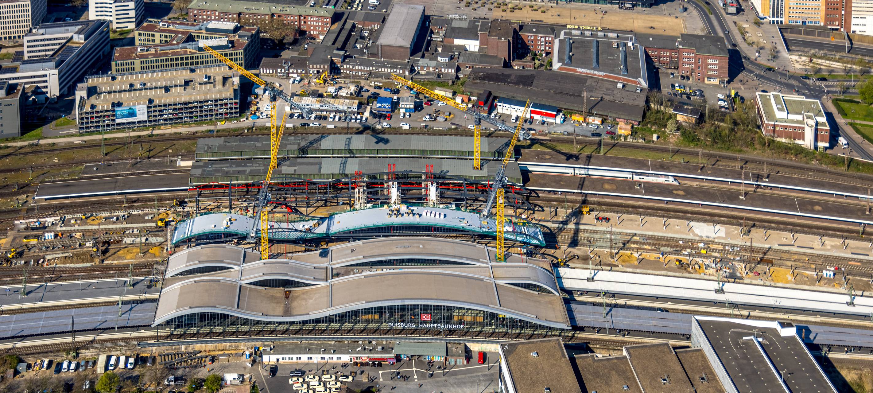 Spektakel in Duisburg: XXL-Kräne werden abgebaut