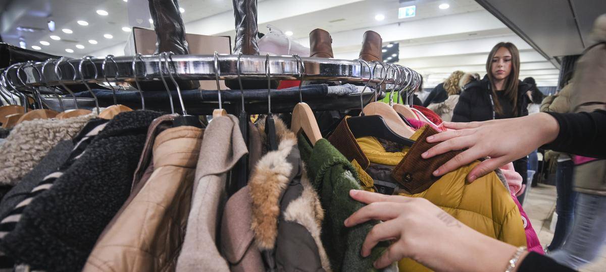 Nur noch wenige Plätze – Abendflohmarkt am Centro