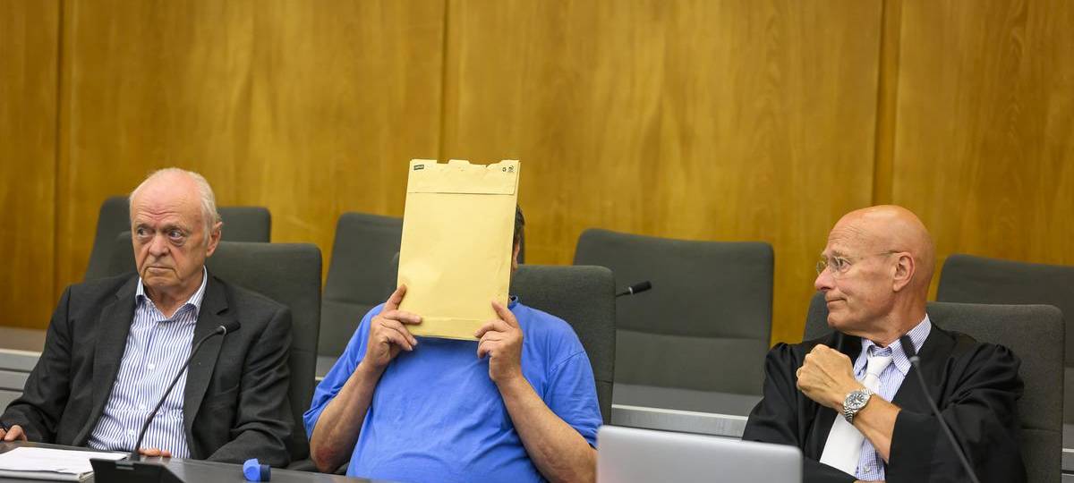 Eismann sticht zu – jetzt läuft der Prozess