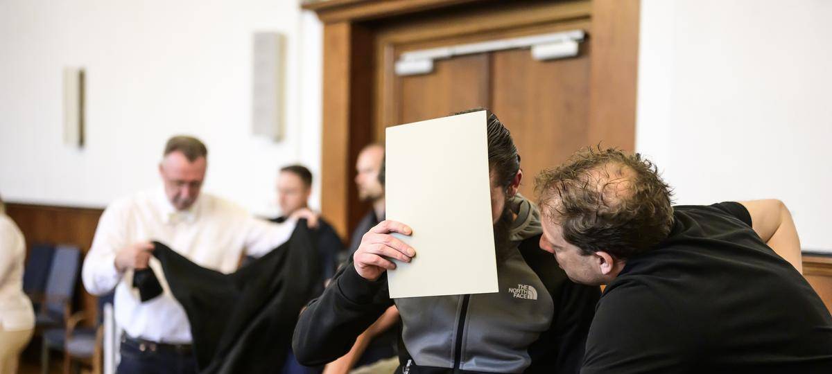 Rocker-Prozess nach Bomben-Anschlag gestartet