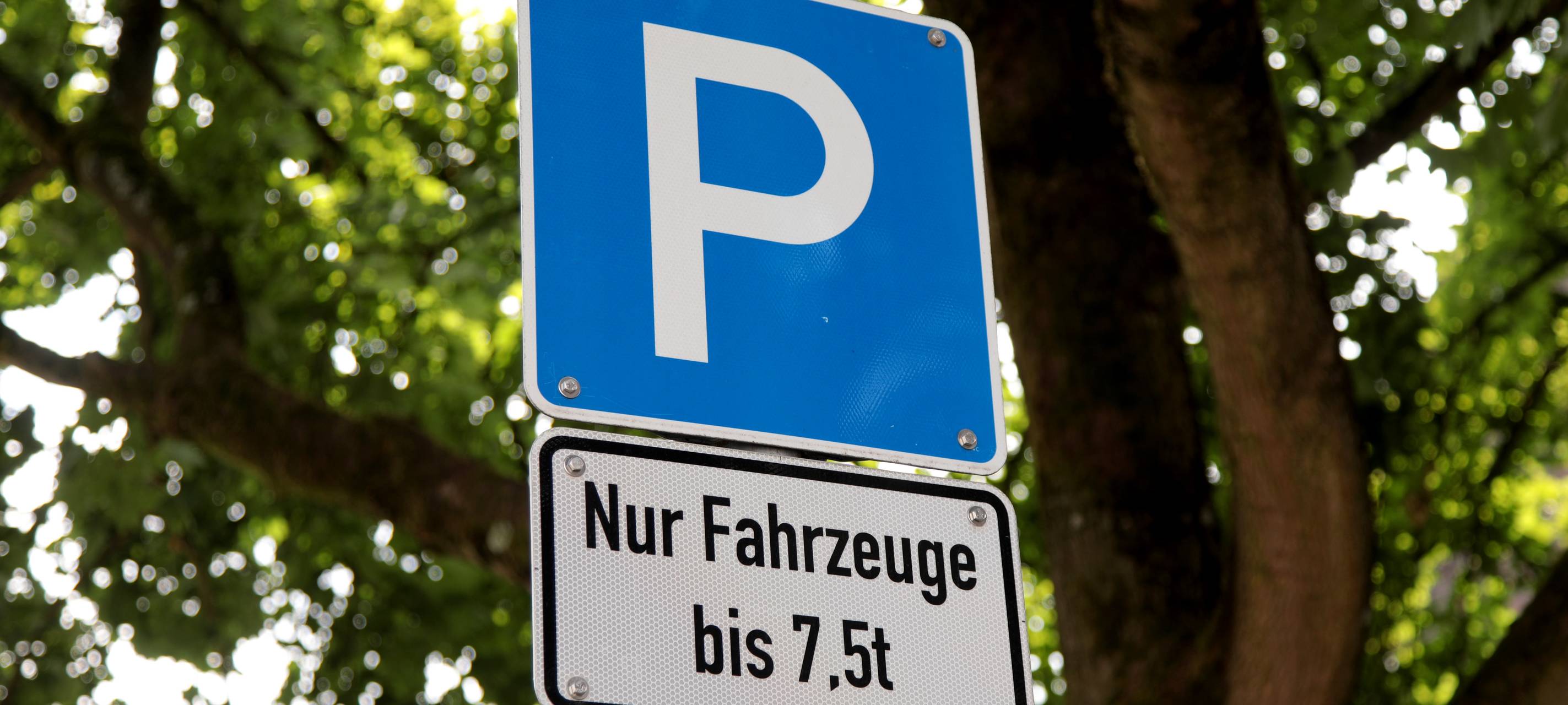 Parkplatz: Wohnmobile in Königshardt ausgesperrt