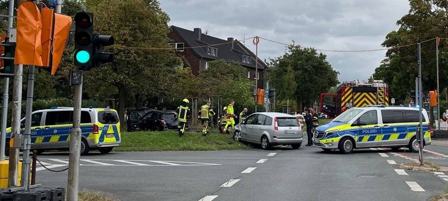 Schwerer Unfall: Kinder im Auto unverletzt
